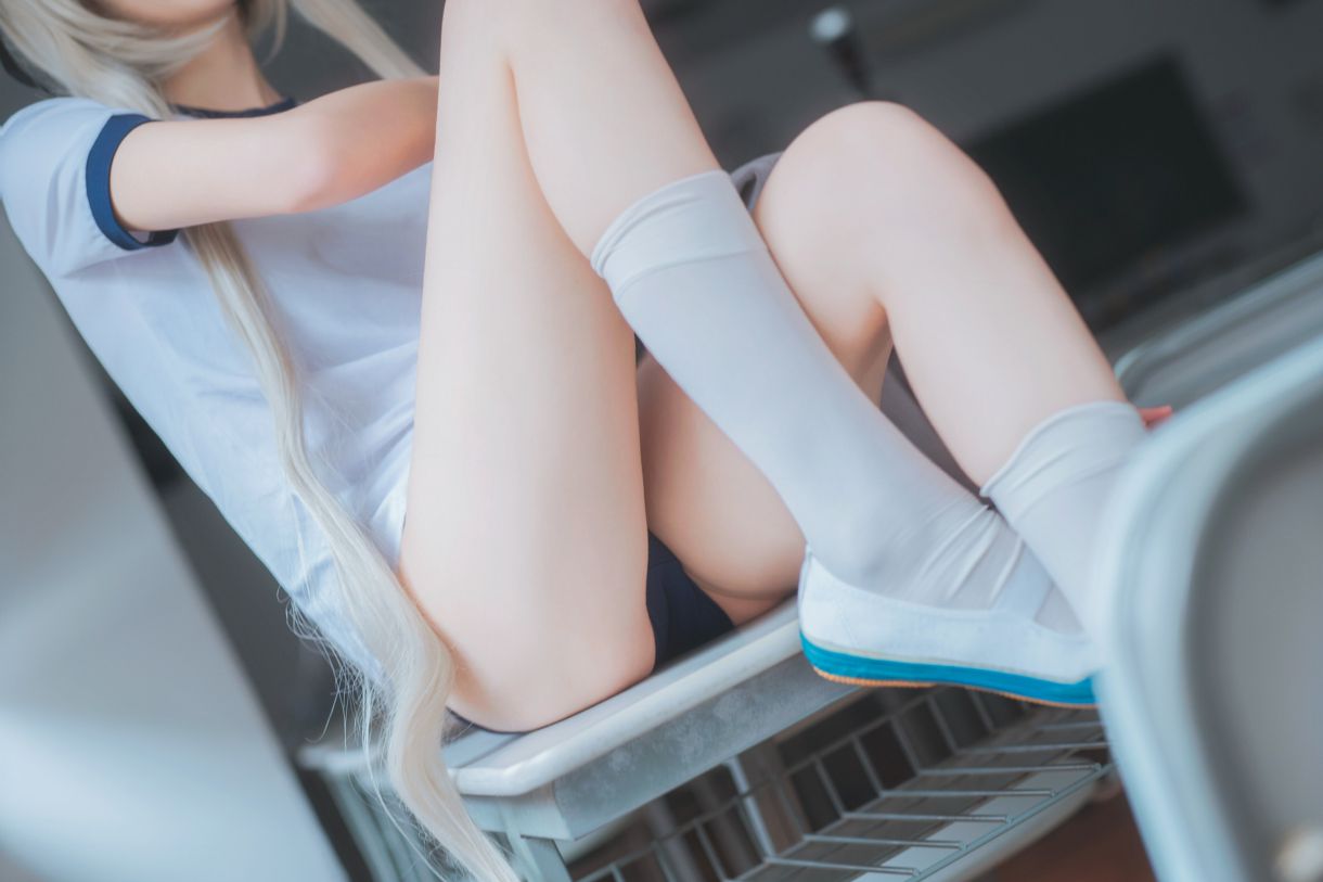 anime-blogger-nantao-momoko-harusono-sora-gymnastics-uniform