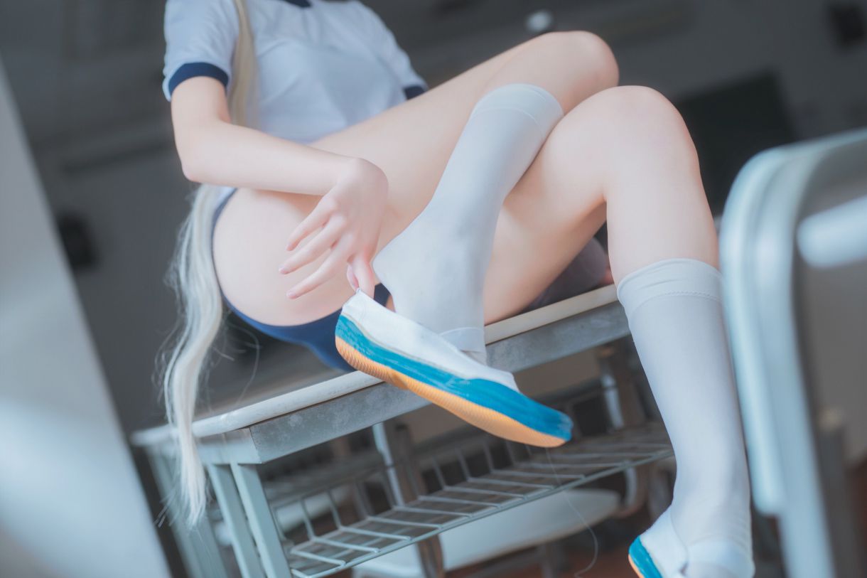 anime-blogger-nantao-momoko-harusono-sora-gymnastics-uniform