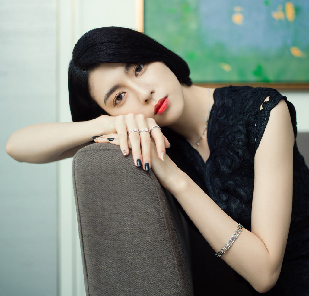 三吉彩花时尚甜酷写真 明星写真 Mm范 美女写真高清图片免费在线看