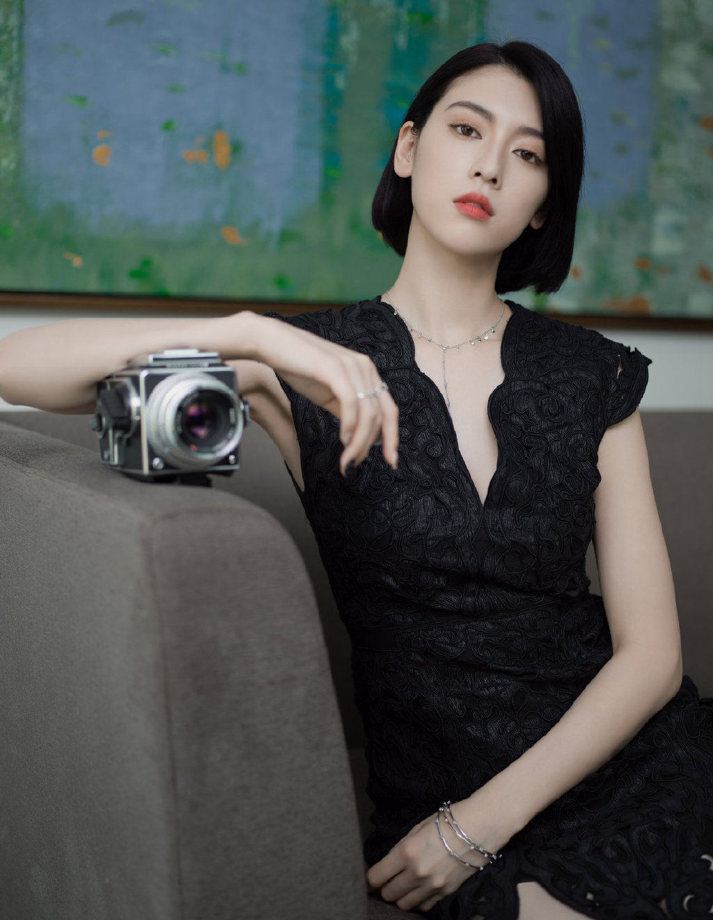 三吉彩花时尚甜酷写真 明星写真 Mm范 美女写真高清图片免费在线看