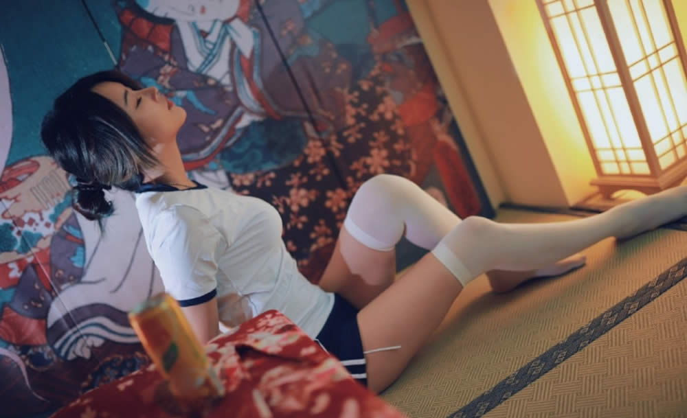日本女优体操制服白丝丰乳翘臀风骚引诱性感写真