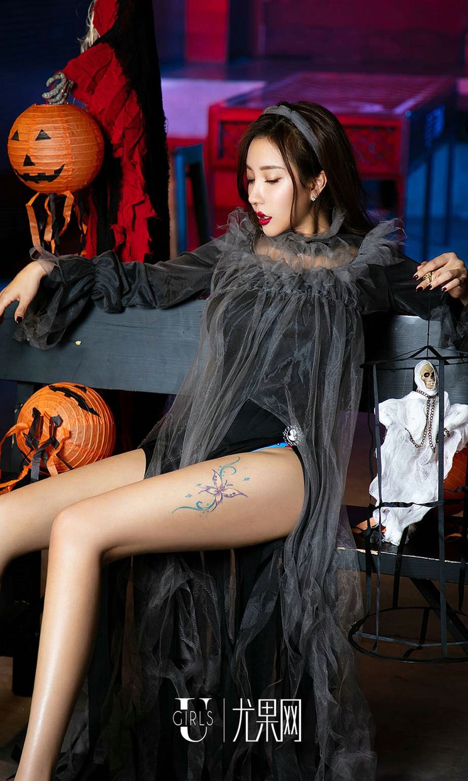 su-keke-and-song-guoer-halloween-sexy-waist-and-busty